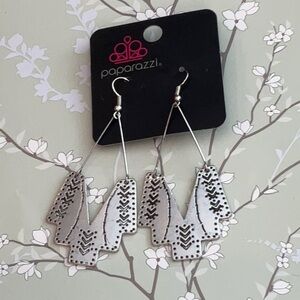 ❄️ Paparazzi | Silver Geometric Earrings Southwestern Bohemian